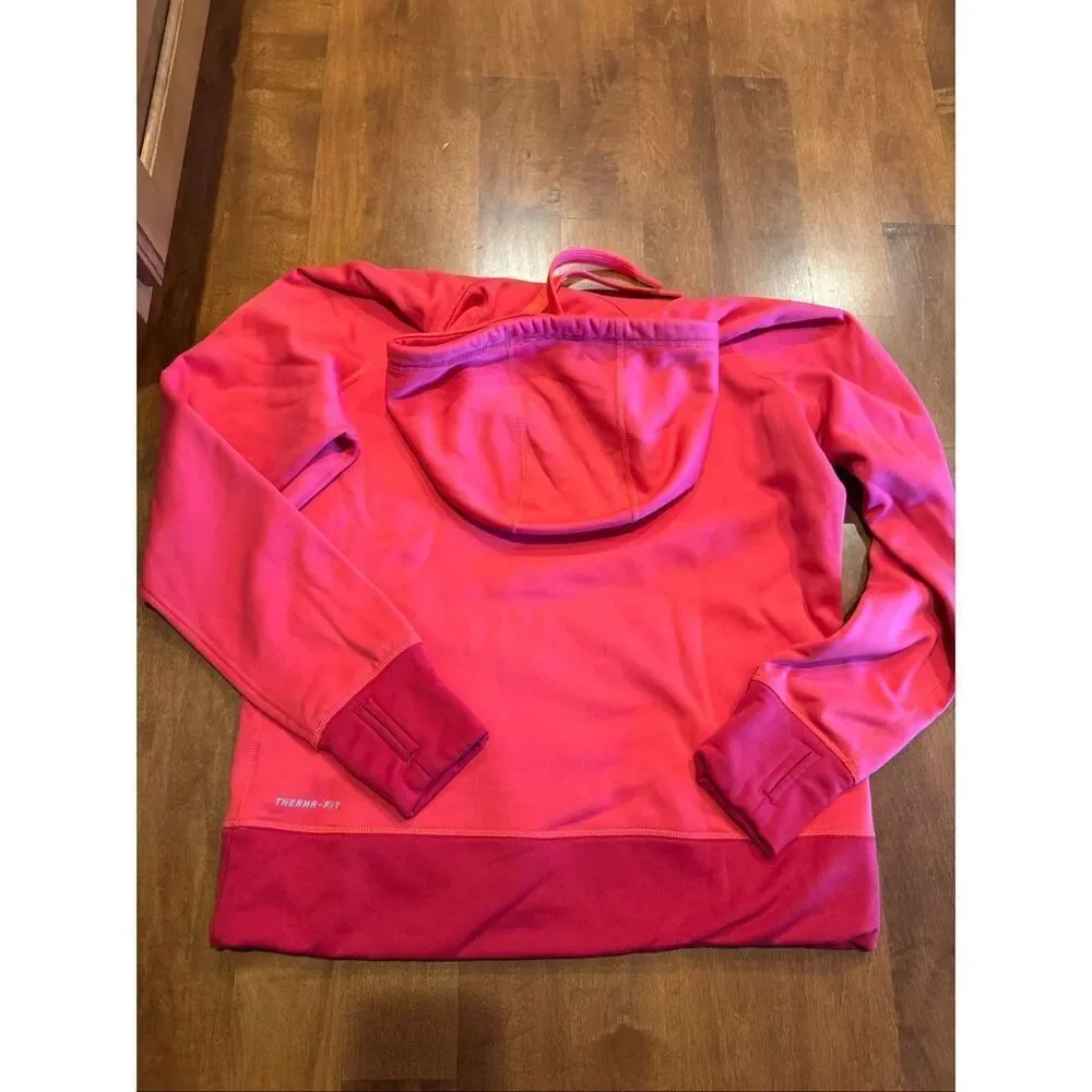 Woman’s Nike Therma fit size L